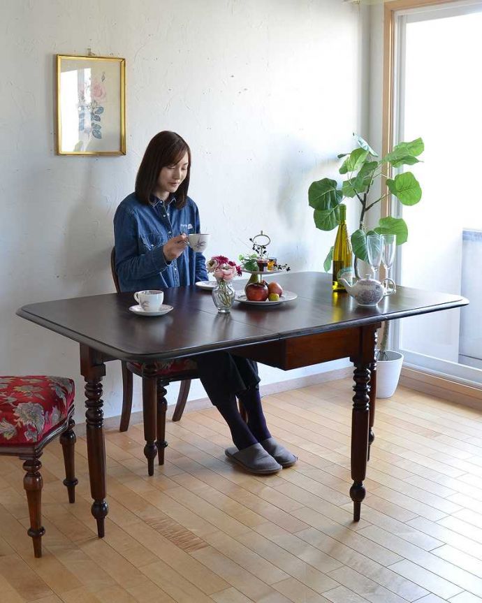 アンティークのテーブル　アンティーク家具　伸張式のアンティーク英国家具、マホガニー材のゲートレッグテーブル。使い方に合わせて3通りで使えるアンティークの定番アンティーク家具の定番テーブルと言えばゲートレッグテーブル。(q-1284-f)