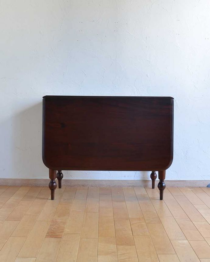 アンティークのテーブル　アンティーク家具　伸張式のアンティーク英国家具、マホガニー材のゲートレッグテーブル。クルッと回転。(q-1284-f)