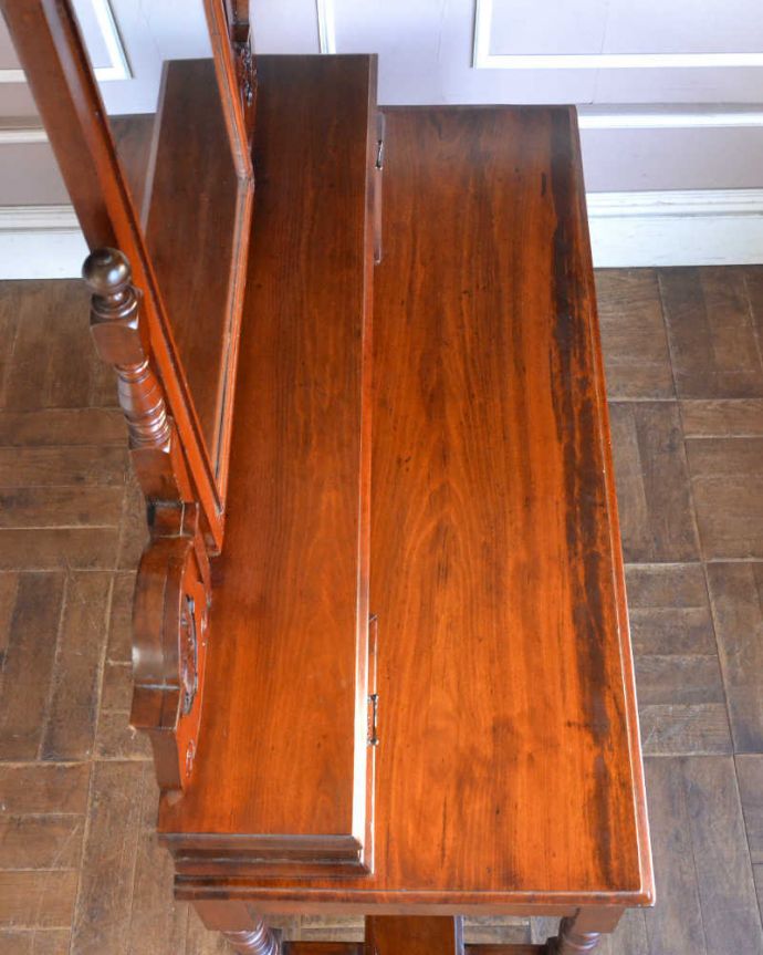 アンティークのドレッサー　アンティーク家具　スクエア型のミラーが付いた高級感たっぷりのドレッシングチェスト（マホガニー材）。デスクとしても使える広々とした天板。(q-1292-f)