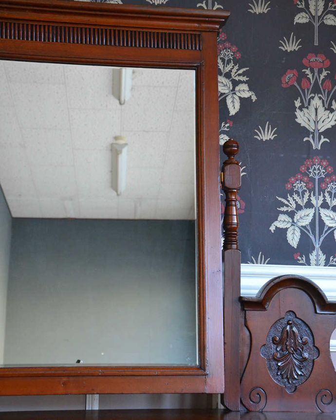 アンティークのドレッサー　アンティーク家具　スクエア型のミラーが付いた高級感たっぷりのドレッシングチェスト（マホガニー材）。ご希望の方には新しいミラーコンディションのいいアンティークのミラーですが、ご希望の方には新しいミラーに交換してお届けします（別途見積もり）ご注文の際お気軽にご連絡下さい。(q-1292-f)