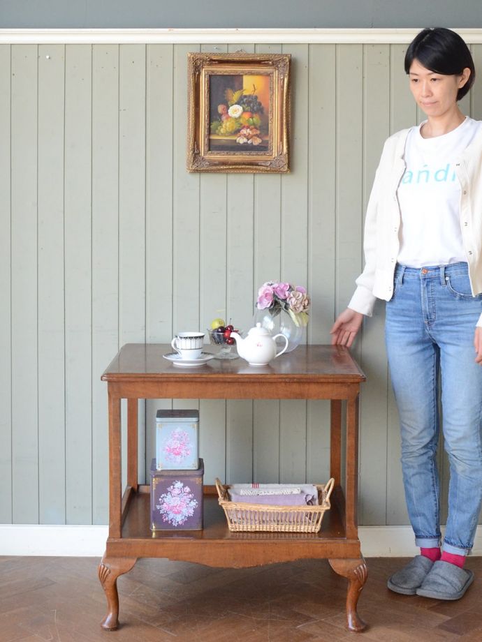 アンティークのオケージョナルテーブル