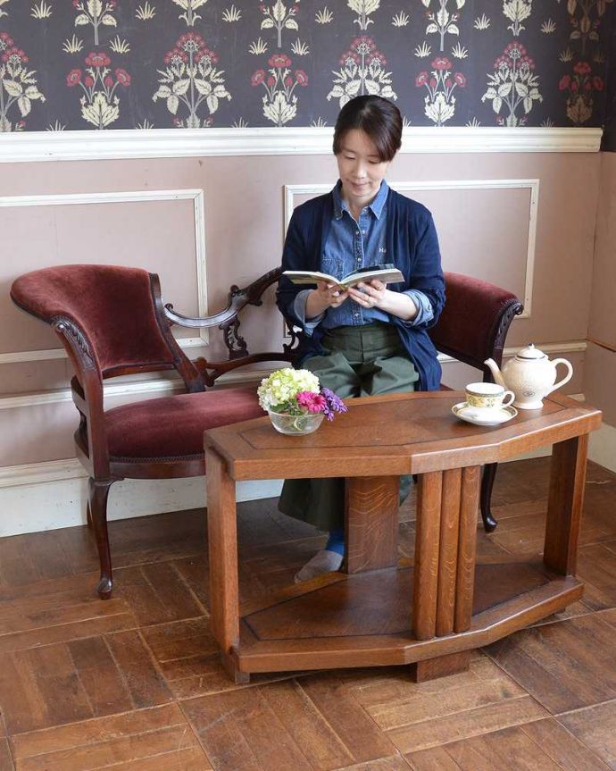 アンティークのテーブル　アンティーク家具　コーヒーテーブルやテレビボードに使えるアンティーク家具、オーク材のセンターテーブル。本来の使い方、コーヒーテーブルとしてちょっとめずらしい形のコーヒーテーブル。(q-1296-f)