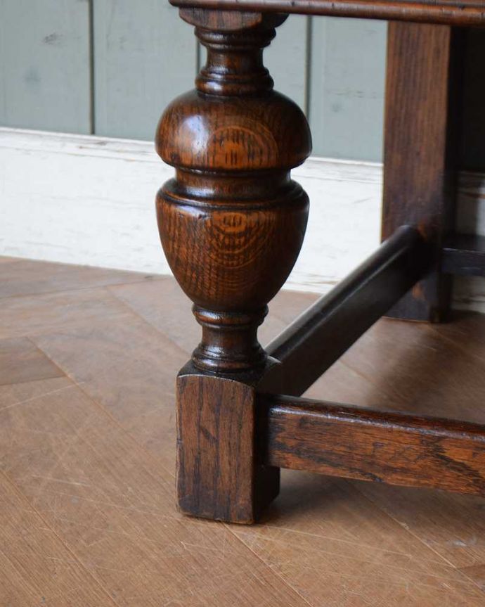 ビューロー　アンティーク家具　重厚感ある英国スタイルのアンティーク家具、デスクと収納ができるライティングビューロー。女性１人でラクラ運べちゃうんですHandleのアンティークは、脚の裏にフェルトキーパーをお付けしています。(q-1303-f)