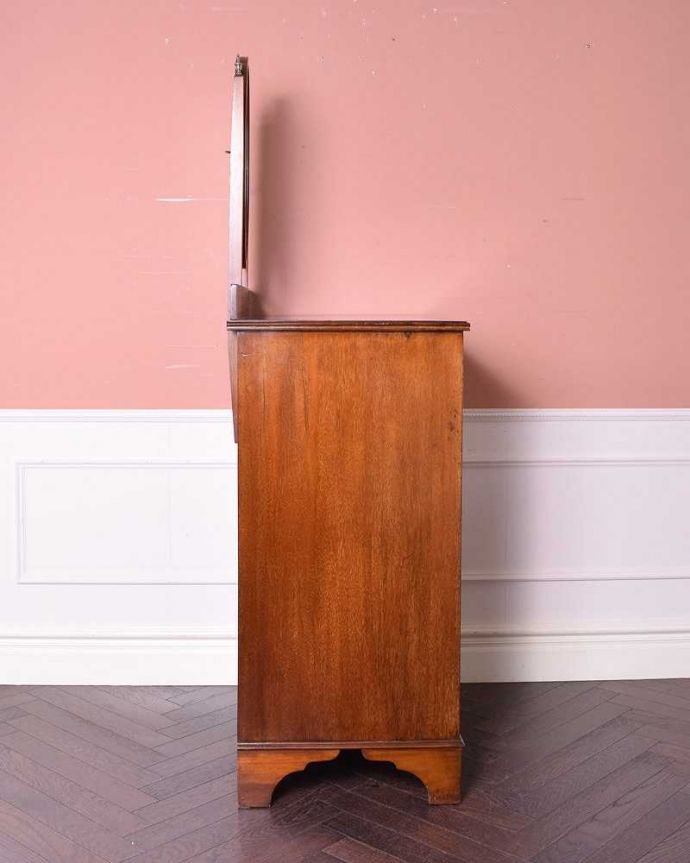 アンティークのドレッサー アンティーク家具 マホガニー材のアンティーク家具、オーバルミラーが付いた英国のドレッシングチェスト。横から見てもステキ横から見るとこんな感じ。(q-1305-f)