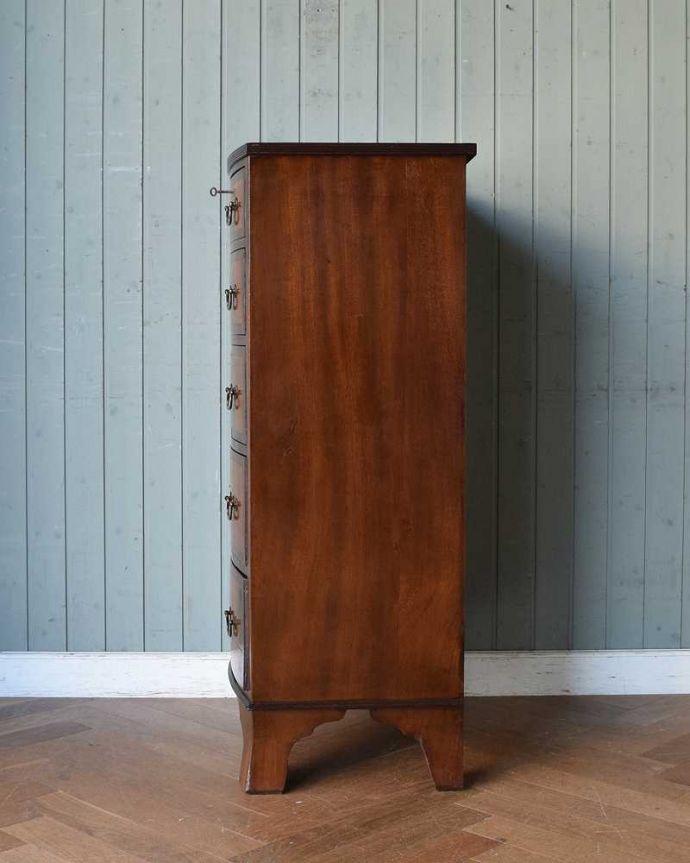 アンティークのチェスト　アンティーク家具　木目の美しさを楽しめる英国アンティーク、マホガニー材のチェストオブドロワーズ。横から見てもステキ横から見るとこんな感じ。(q-1308-f)