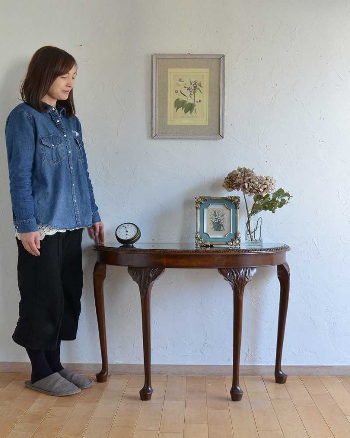 アンティークのコンソールテーブル