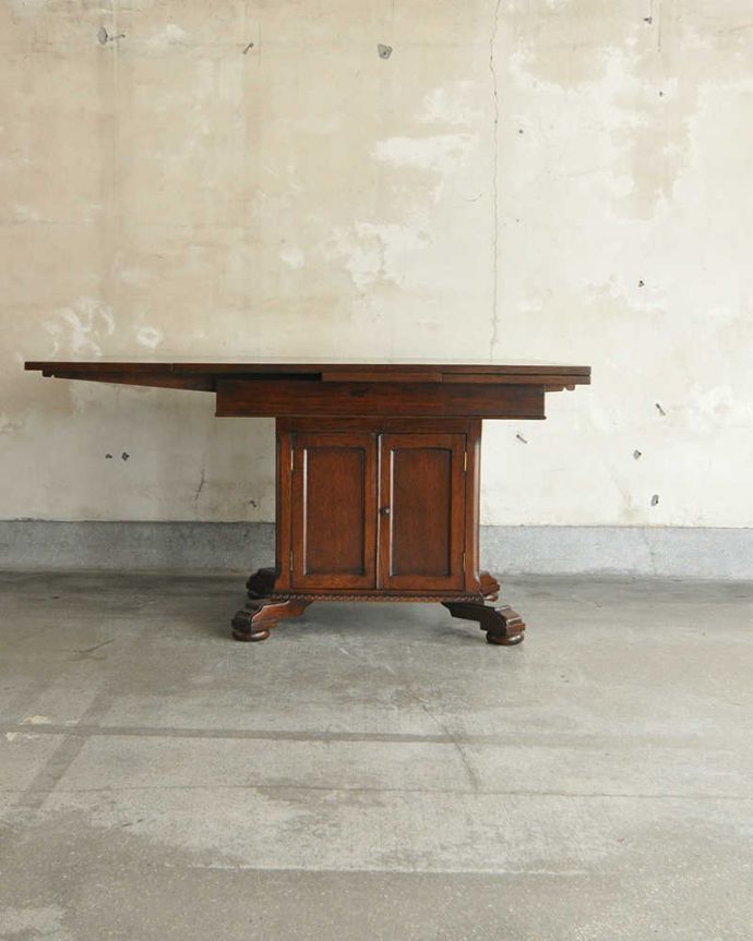 アンティークのテーブル　アンティーク家具　便利な収納つき！めずらしいデザインのアンティークドローリーフテーブル。片方だけ開いてもOK片方のリーフだけを開くとこんな感じ。(q-1315-f)