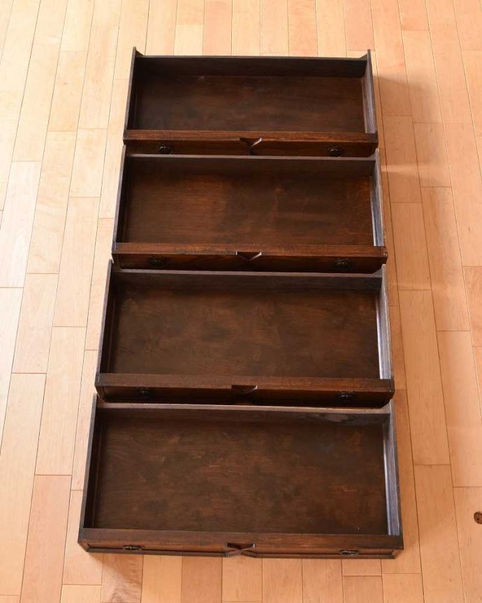 ビューロー　アンティーク家具　英国の重厚感あるデザインがかっこいい、アンティークのライティングビューロー 。引き出しの中もキレイに仕上げましたもちろん、引き出しの中もキレイに修復したので、実用的にいろんなものを収納してお使い下さい。(q-1320-f)