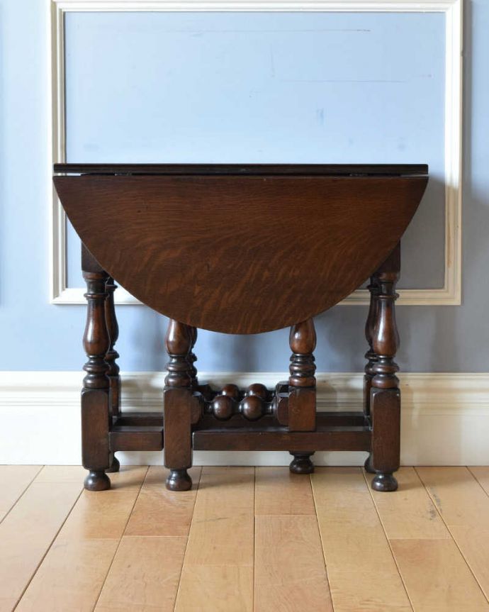 アンティークのテーブル　アンティーク家具　英国から届いたのアンティーク家具、伸張式のサイドテーブル（ゲートレッグテーブル）。クルッと回転。(q-1325-f)