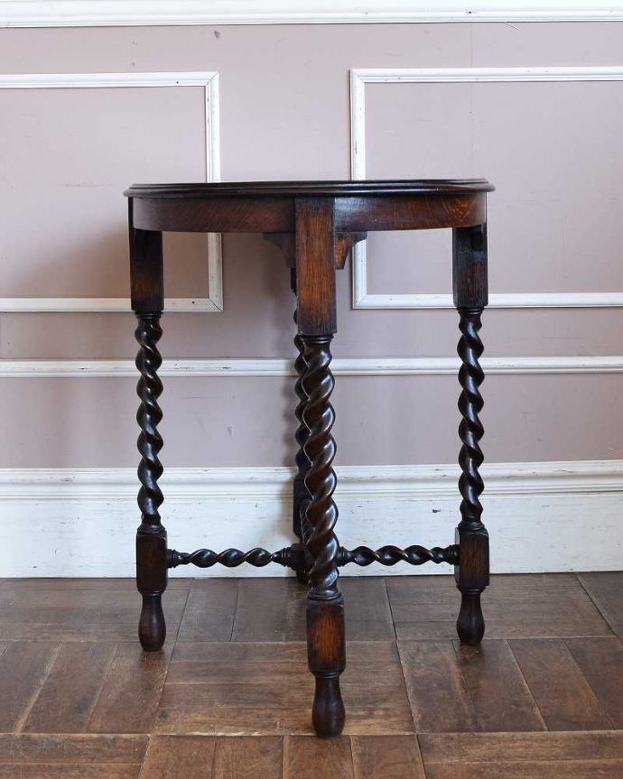 アンティークのテーブル　アンティーク家具　豪華なツイスト脚が魅力的なアンティークオケージョナルテーブル（ティーテーブル）。しっかり修復しました。(q-1326-f)