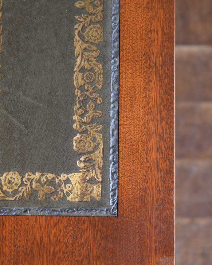 アンティークのチェスト　アンティーク家具　デスクにもなるコンパクトなアンティーク家具、ビューロー付きチェスト。ピッカピカにお直ししたので、楽しんで使って下さい。(q-1327-f)