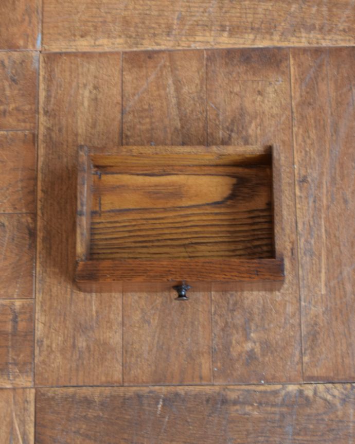 ビューロー　アンティーク家具　装飾が美しいイギリスのアンティーク家具、ライティングビューロー（デスク）。。(q-1328-f)