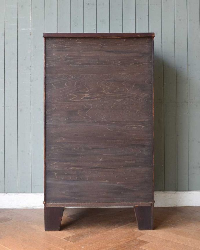 アンティークのチェスト アンティーク家具 滑らかなウォルナット材の木目が美しいアンティークのチェストオブドロワーズ(6段)。後ろ姿も見て下さい。(q-1332-f)