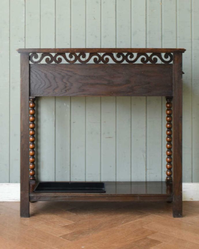 アンティークの玄関収納 アンティーク家具 玄関を彩る美しい英国アンティーク家具、ボビンレッグが美しいステッキスタンド。後ろ姿もキレイなんです。(q-1334-f)