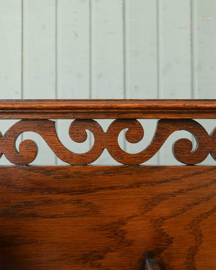 アンティークの玄関収納　アンティーク家具　玄関を彩る美しい英国アンティーク家具、ボビンレッグが美しいステッキスタンド。。(q-1334-f)