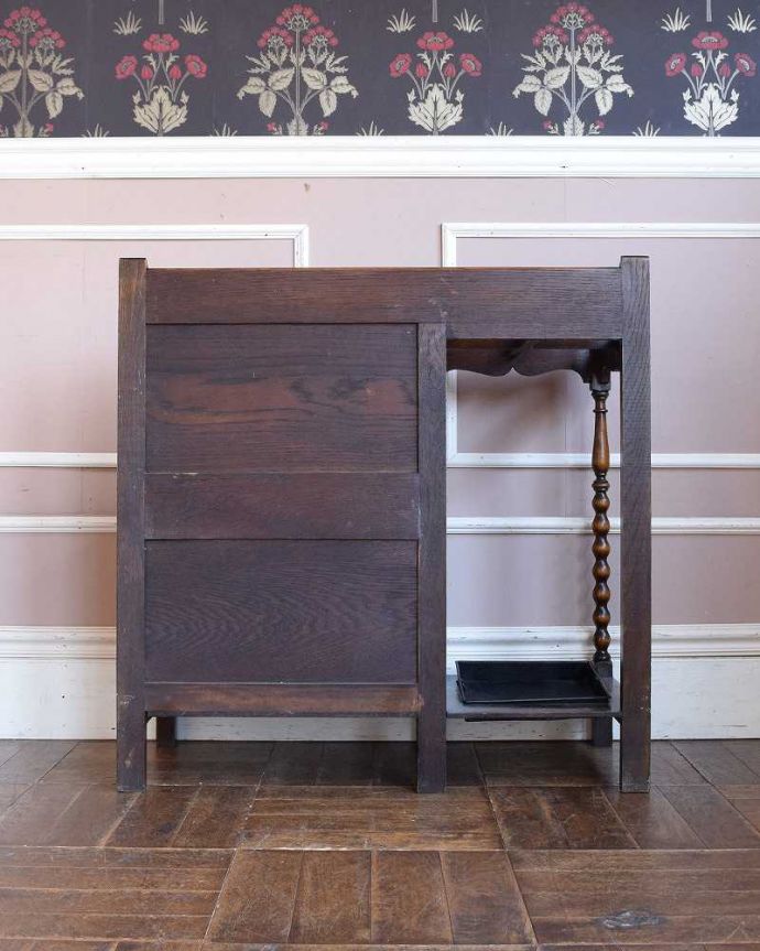 アンティークの玄関収納　アンティーク家具　伝統の装飾が美しいアンティークホールスタンド、ベンチ付のホールスタンド（傘立て）。後ろ姿もキレイなんです。(q-1336-f)