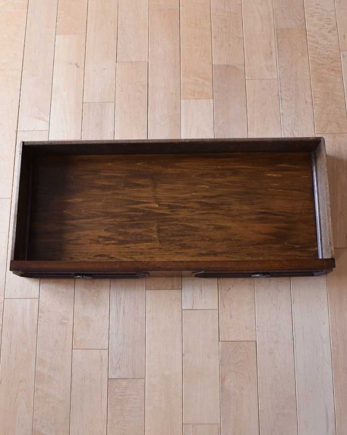 アンティークのデスク・書斎机　アンティーク家具　書斎やPCデスクにも使えるホールテーブル、イギリスのアンティーク家具。引き出しの中もキレイに修復しました。(q-1344-f)