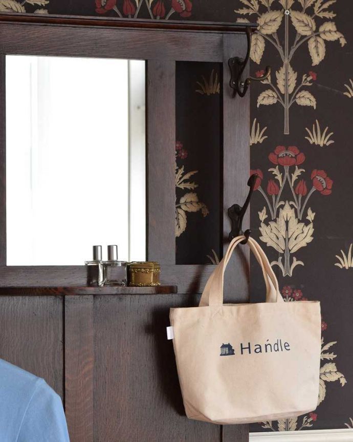 アンティークの玄関収納　アンティーク家具　ミラー付の英国輸入のアンティーク家具、玄関の収納家具のホールスタンド（コート掛け） 。玄関を華やかにしてくれる英国らしい家具お家に来た方が必ず訪れる場所が玄関。(q-1345-f)