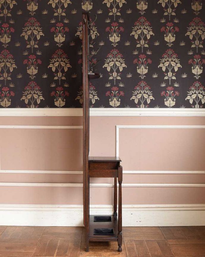 アンティークの玄関収納　アンティーク家具　ミラー付の英国輸入のアンティーク家具、玄関の収納家具のホールスタンド（コート掛け） 。横から見てもステキ横から見るとこんな感じ。(q-1345-f)