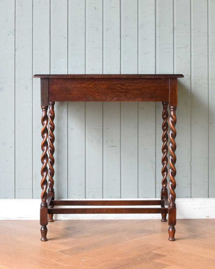 アンティークのテーブル　アンティーク家具　引出し付きのデスクにもなるアンティーク家具、ツイスト脚のオケージョナルテーブル。しっかり修復しました。(q-1355-f)
