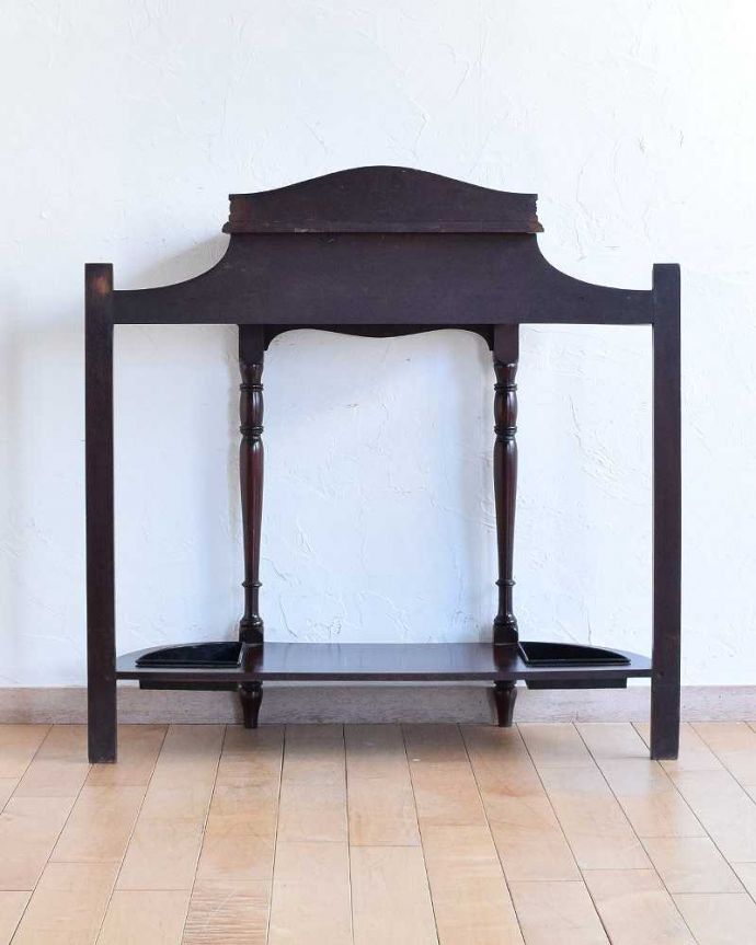 アンティークの玄関収納　アンティーク家具　脚まで美しい英国輸入のアンティークステッキスタンド（傘立て） 。後ろ姿もキレイなんです。(q-1357-f)