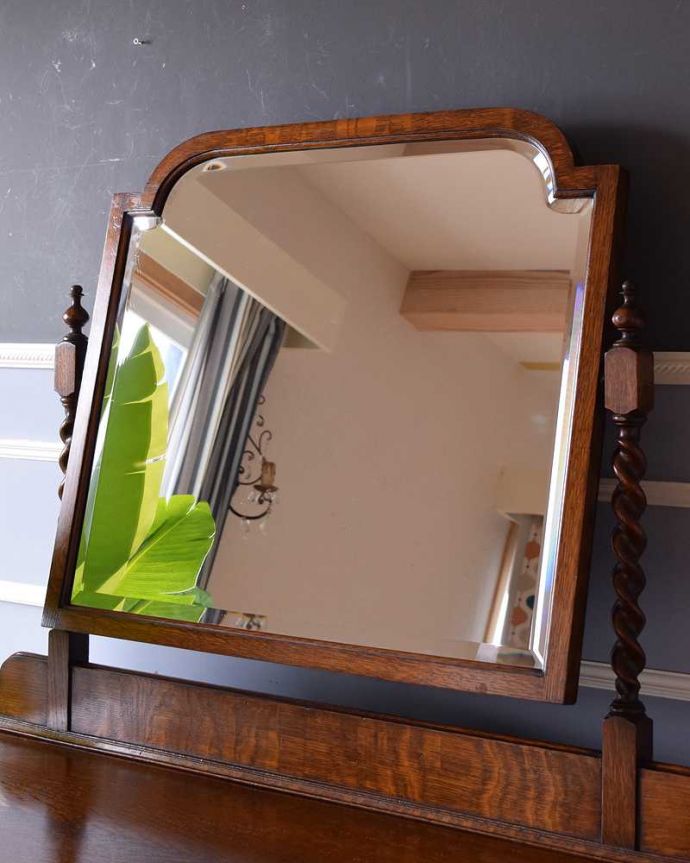 アンティークのドレッサー　アンティーク家具　ミラー付きのアンティーク英国家具、実用的なドレッシングチェスト。美しいアンティークのミラーアンティークのミラーは現代のものとは違って厚みがとても分厚いんです。(q-1362-f)