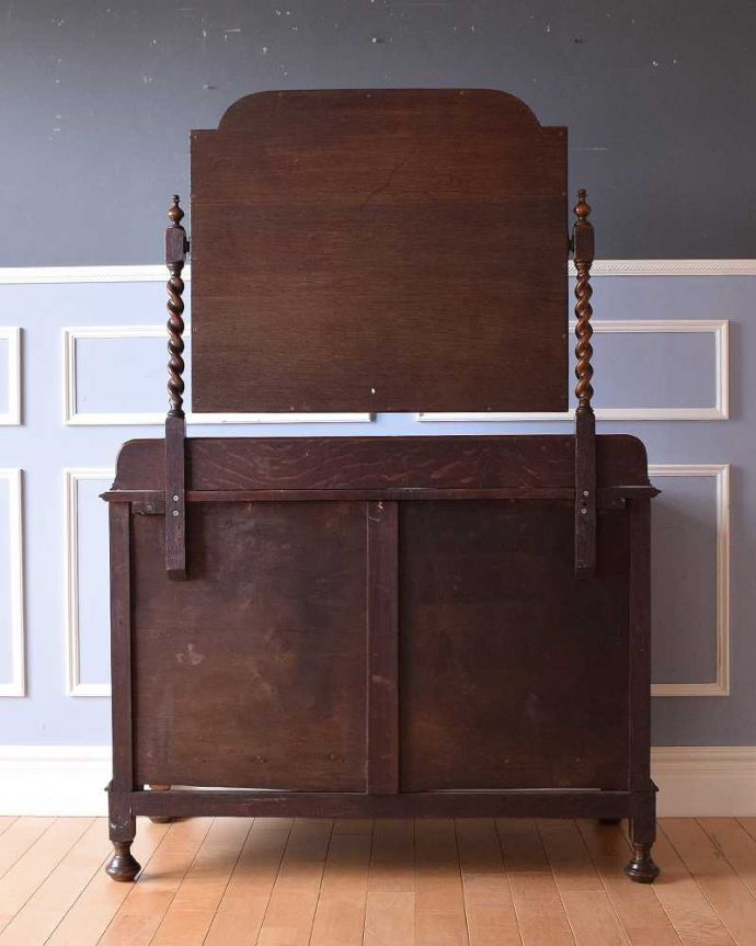 アンティークのドレッサー　アンティーク家具　ミラー付きのアンティーク英国家具、実用的なドレッシングチェスト。もちろん後ろ姿もキレイです。(q-1362-f)