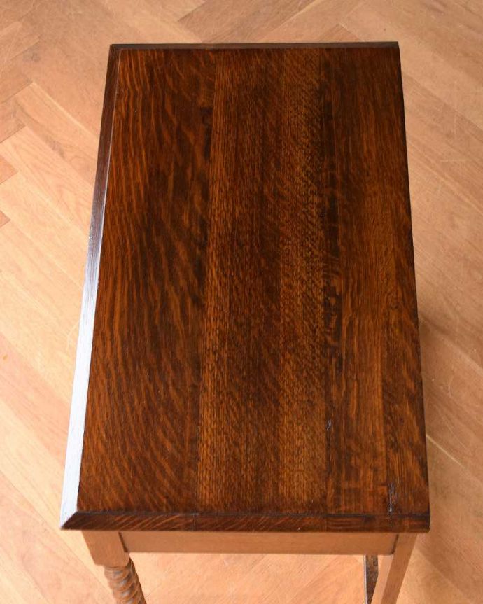 アンティークのデスク・書斎机　アンティーク家具　玄関で使える英国輸入家具、アンティークホールテーブル（ホールデスク）。天板もピカピカにお直ししました。(q-1363-f)