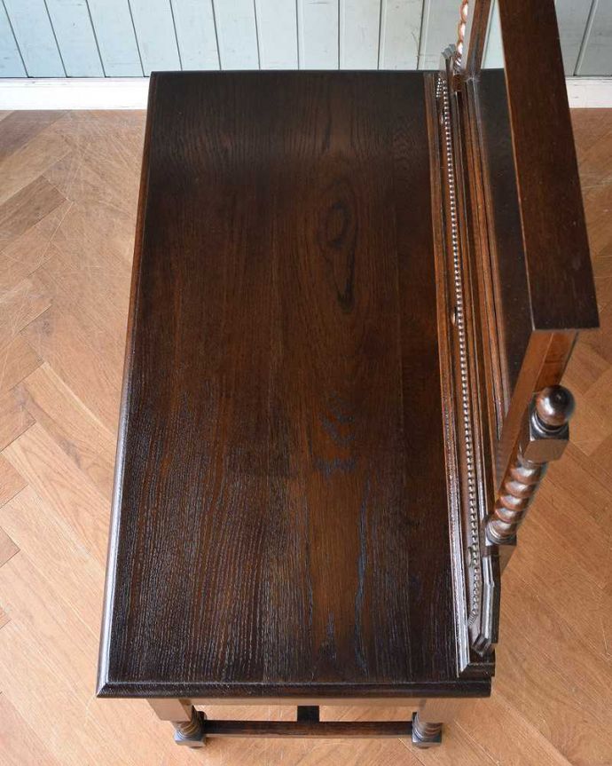 アンティークのドレッサー アンティーク家具 アンティークの英国輸入家具、和室にも似合うドレッシングチェスト(ドレッサー)。上から見るとこんな感じです。(q-1365-f)