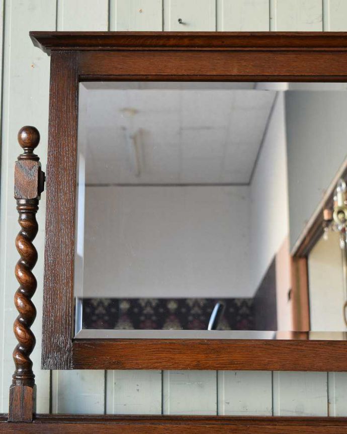 アンティークのドレッサー アンティーク家具 アンティークの英国輸入家具、和室にも似合うドレッシングチェスト(ドレッサー)。新しく貼り替えました新しいミラーに取り替えました。(q-1365-f)