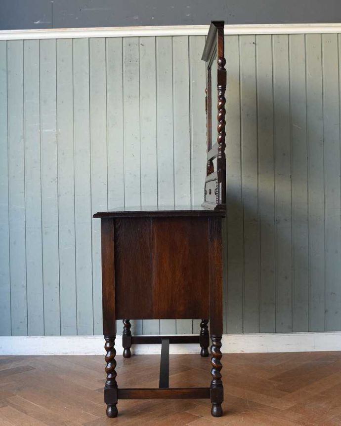 アンティークのドレッサー アンティーク家具 アンティークの英国輸入家具、和室にも似合うドレッシングチェスト(ドレッサー)。横から見てもステキ横から見るとこんな感じ。(q-1365-f)