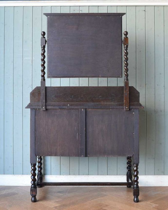 アンティークのドレッサー アンティーク家具 アンティークの英国輸入家具、和室にも似合うドレッシングチェスト(ドレッサー)。もちろん後ろ姿もキレイです。(q-1365-f)