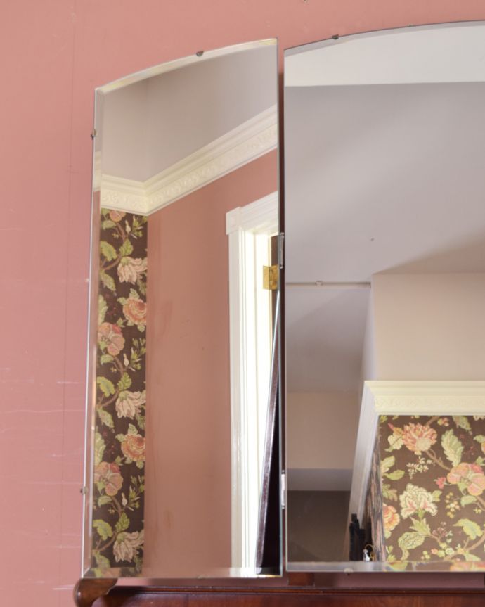 アンティークのドレッサー アンティーク家具 キラキラ輝く大きなミラーにうっとり・・・英国アンティークのドレッシングチェスト。新しいミラーでお届けしますこちらは新しいミラーに交換しました。(q-1372-f)