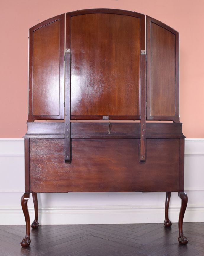 アンティークのドレッサー アンティーク家具 キラキラ輝く大きなミラーにうっとり・・・英国アンティークのドレッシングチェスト。もちろん、後ろ姿もキレイです。(q-1372-f)