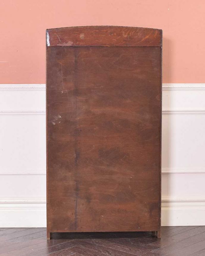 ビューロー　アンティーク家具　どこでも置ける小さくて可愛いスチューデントビューロー、イギリス輸入のアンティーク家具 。もちろん後ろ姿もキレイですアンティークは新品ではないので、もちろん経年変化によるキズはあります。(q-1373-f)