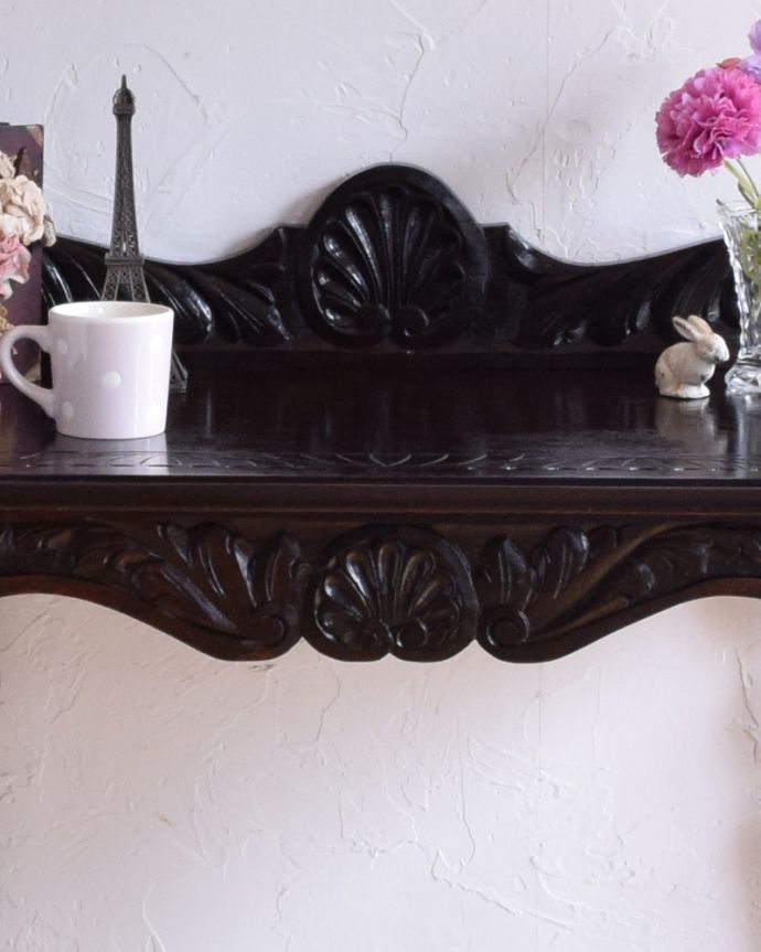 アンティークのデスク・書斎机　アンティーク家具　彫刻が美しいアンティーク家具、英国のホールテーブル（オーク材）。うっとりする美しさアンティークだから手に入る美しい彫。(q-1376-f)