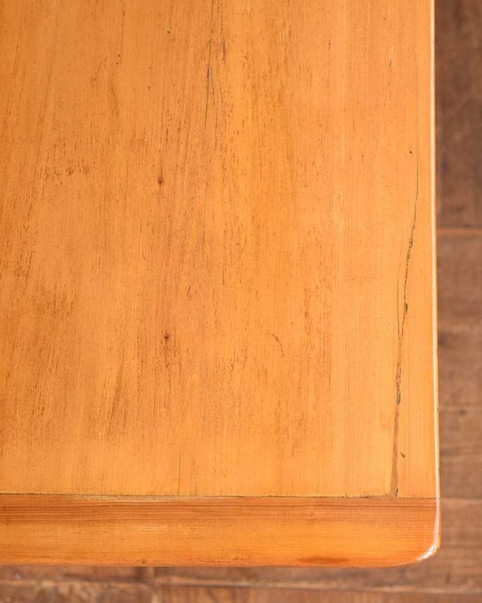 アンティークのテーブル アンティーク家具 引き出し付きのパインテーブル、カントリースタイルのアンティーク家具。オールドパイン材だけが持つ・・・なんとも言えずあたたかい雰囲気。(q-1378-f)