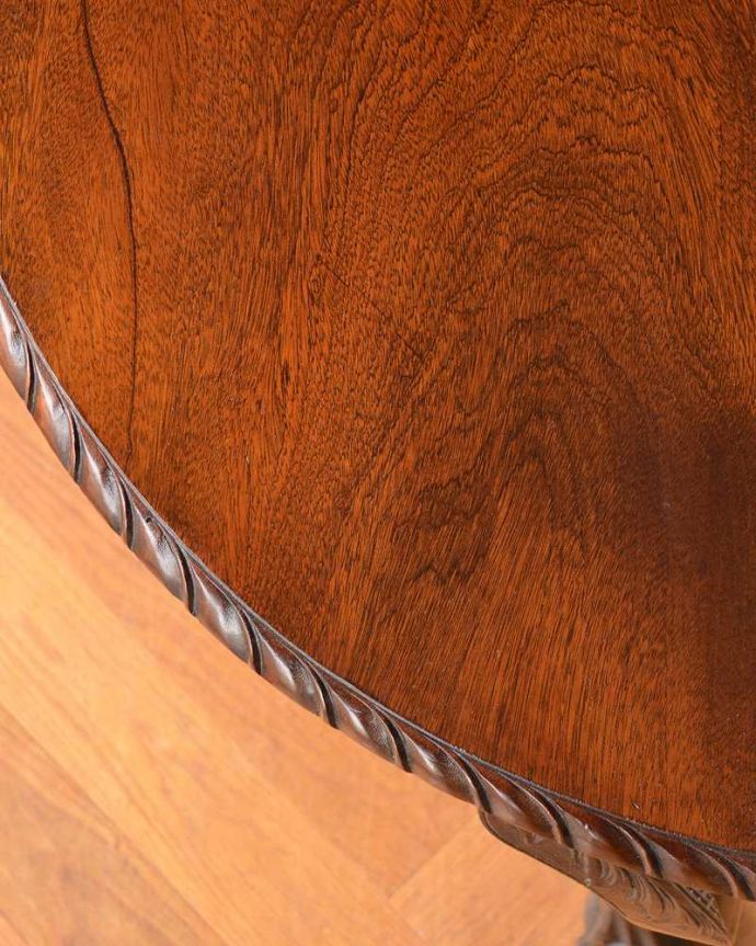 アンティークのテーブル　アンティーク家具　空間を彩るハーフムーンのアンティーク家具、美しい木目のコンソールテーブル。修復には自信がありますHandleでは専門の職人が修復する際、古い塗装を剥離してキレイにお直ししています。(q-1385-f)