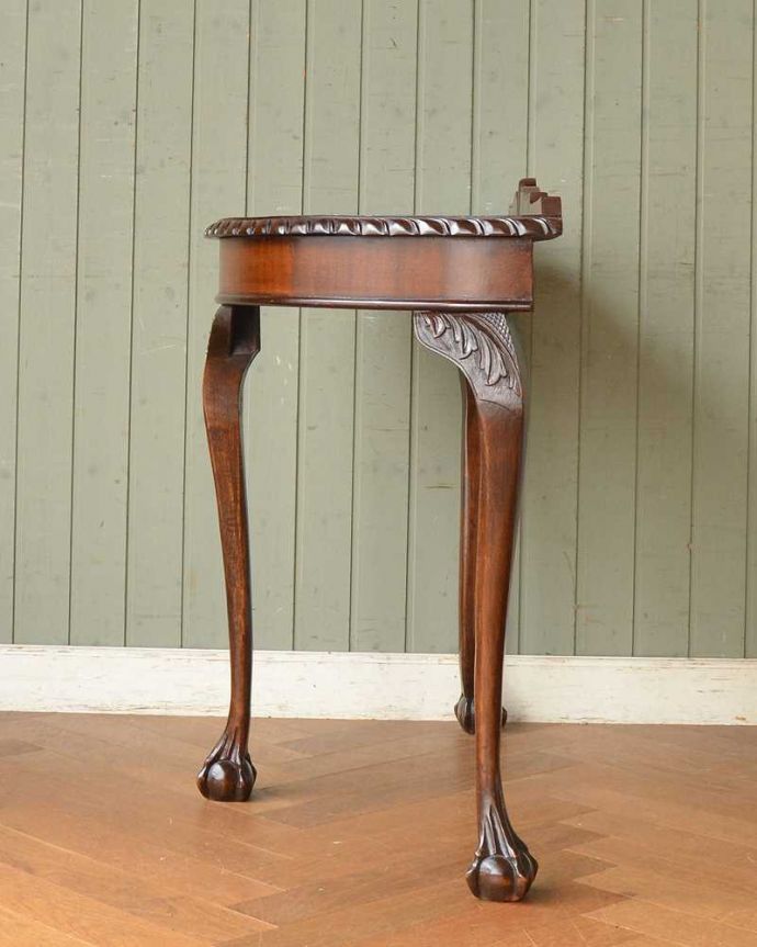 アンティークのテーブル　アンティーク家具　空間を彩るハーフムーンのアンティーク家具、美しい木目のコンソールテーブル。グルッと180度。(q-1385-f)