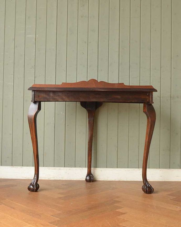 アンティークのテーブル　アンティーク家具　空間を彩るハーフムーンのアンティーク家具、美しい木目のコンソールテーブル。後ろ姿にも自信があります。(q-1385-f)