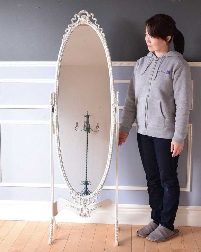 アンティークのドレッサー　アンティーク家具　フランスから届いた美しいシュバルミラー(姿見)。みんなが欲しい実力派アンティークミラーシュバルミラーとは全身が見れる大きな姿見のこと。(q-1400-f)