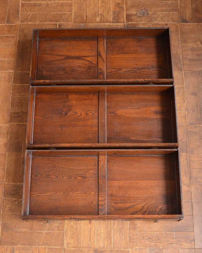 アンティークのドレッサー　アンティーク家具　英国のアンティーク家具、鏡のかたちまで素敵なドレッシングチェスト（オーク材）。たっぷり収納出来るキレイな引き出しお洋服もたくさん入る引き出し。(q-1406-f)