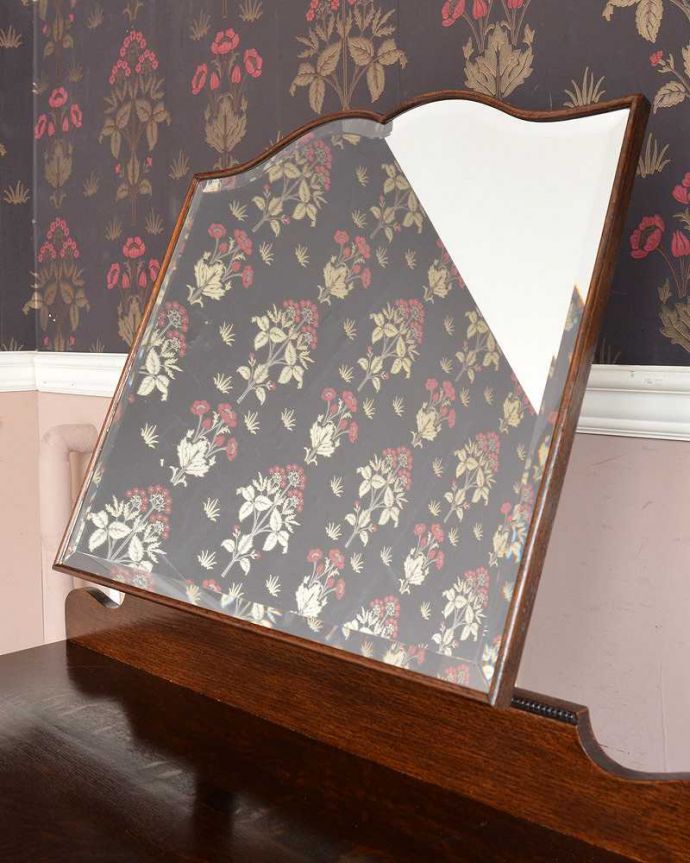 アンティークのドレッサー　アンティーク家具　英国のアンティーク家具、鏡のかたちまで素敵なドレッシングチェスト（オーク材）。お部屋も広く見せてくれます身だしなみを整えるのはもちろん、大きな鏡はお部屋を広く見せる効果があります。(q-1406-f)