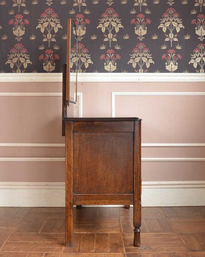 アンティークのドレッサー　アンティーク家具　英国のアンティーク家具、鏡のかたちまで素敵なドレッシングチェスト（オーク材）。横から見てもステキ横から見るとこんな感じ。(q-1406-f)