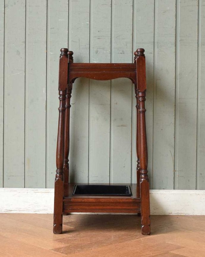アンティークの玄関収納 アンティーク家具 小さなアンティークの英国家具、マホガニー材のステッキスタンド(アンブレラスタンド)。横顔も美しく!こんな風に見えます専門の職人が、一度バラしてキレイに組み直しました。(q-1418-f)