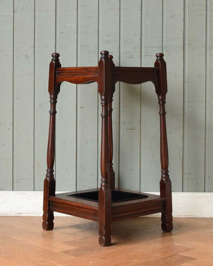 アンティークの玄関収納 アンティーク家具 小さなアンティークの英国家具、マホガニー材のステッキスタンド(アンブレラスタンド)。後ろ姿もキレイなんです。(q-1418-f)