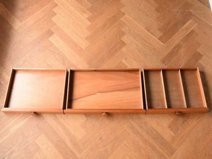 サイドボード　アンティーク家具　テレビボードにも使える、イギリスで買い付けたヴィンテージサイドボード。キレイにお直ししました引き出しの中も修復の際、専門の職人がキレイにしました。(q-1422-f)