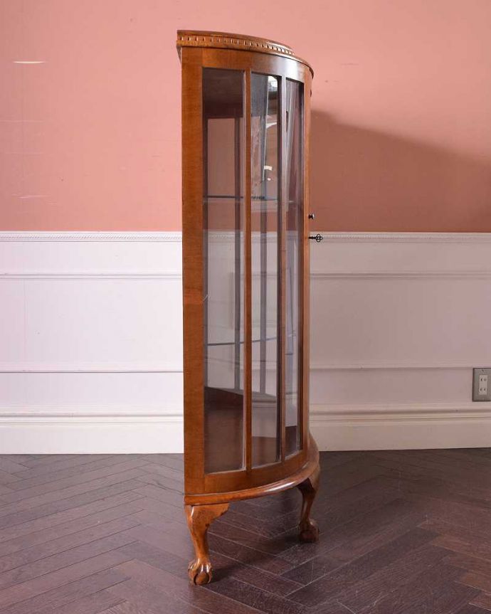 アンティークのキャビネット アンティーク家具 木製の繊細なフレームが美しいアンティーク家具、英国のガラスキャビネット(ショーケース) 。横から見てもステキ横から見るとこんな感じ。(q-1427-f)
