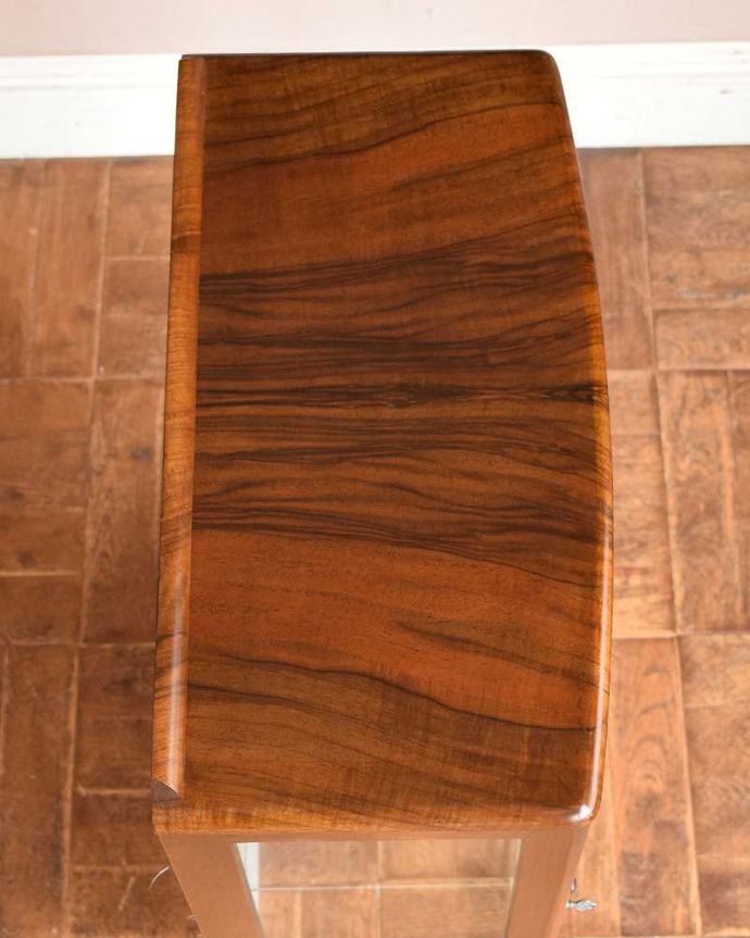 アンティークのキャビネット　アンティーク家具　英国スタイルのアンティーク家具、キレイなガラスキャビネット。上から形を見てみましょうキャビネットの形はこんな感じです。(q-1432-f)