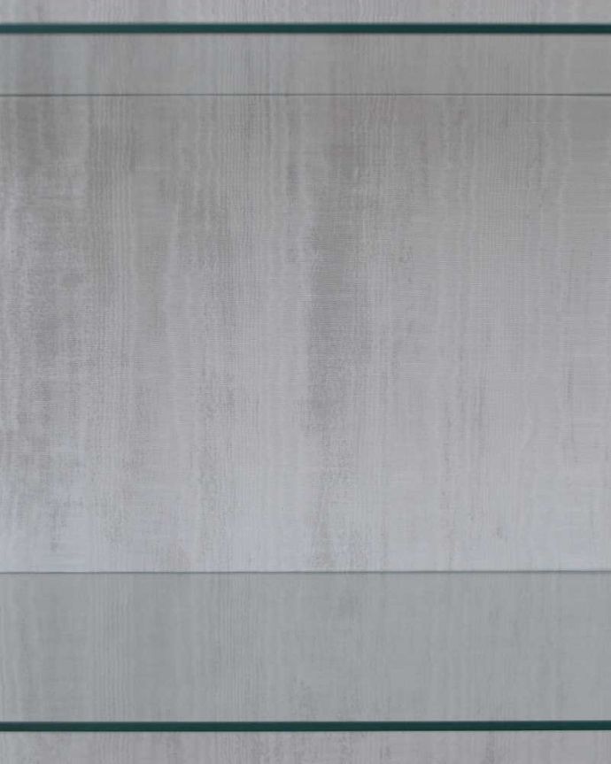 アンティークのキャビネット　アンティーク家具　コンパクトなアンティーク家具、ウォルナット材のガラスキャビネット。新しいものに張り替えました。(q-1434-f)